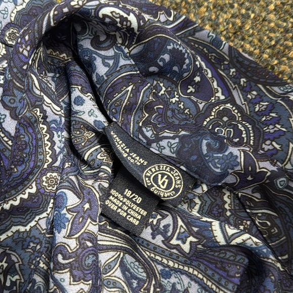 Venezia sheer button down 18/20 // 060581 - Picture 2 of 2